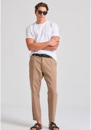 FBM011 001 04 WHITE 2