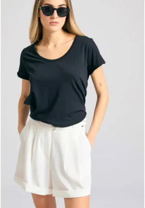 Loose fit σόρτς με πιέτες στη μέση FBL011 108 03 Off White (2)