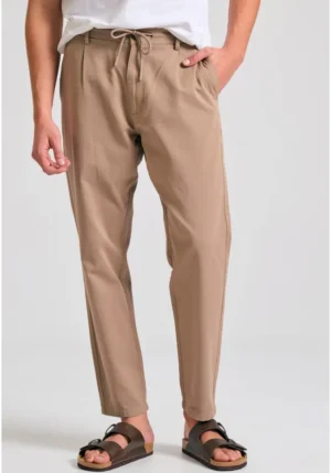 Comfort fit garment dyed chino παντελόνι FBM011 014 02 Cigar