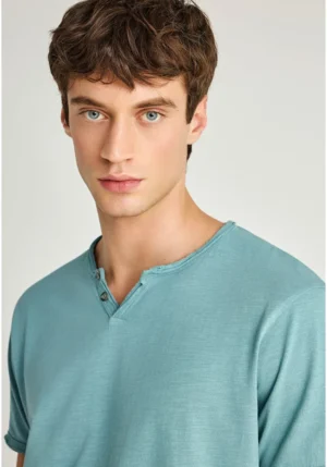 T shirt με λαιμό henley και raw cuts FBM013 004 04 Mineral Blue